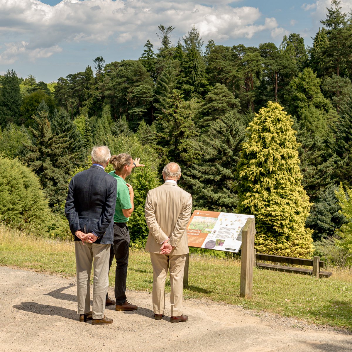 We were joined by a very special visitor yesterday👑

His Majesty King Charles III helped Bedgebury staff care for an endangered tree to mark 100 years of the National Pinetum🌲

Learn about our centenary 👉forestryengland.uk/bedgebury/100-…