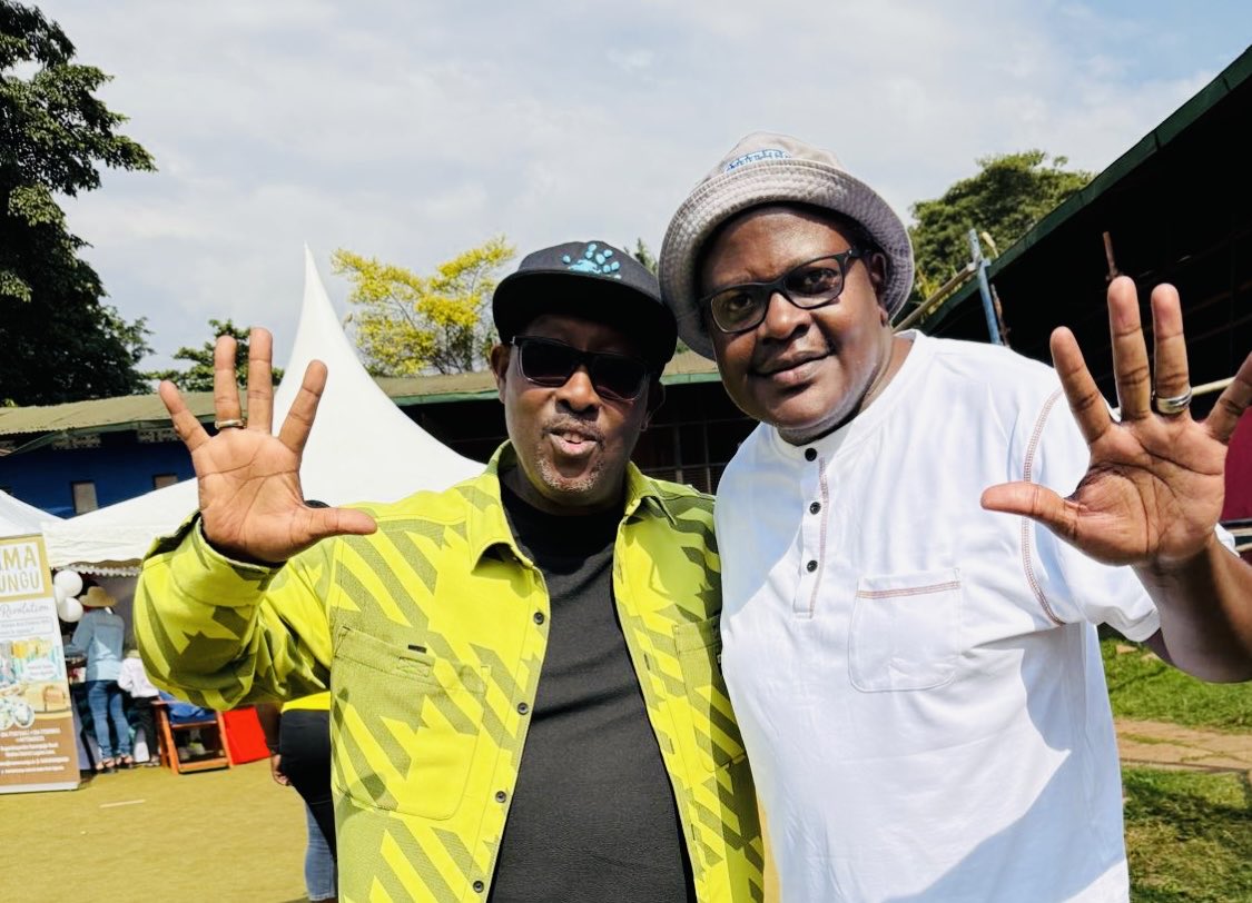 isaacrucci's tweet image. Limit X in da house!Paul Mutebi in the country!It was a pleasant surprise Paulo!he leaves Sunday but u never know with me we might just rock up some spot and be DISRUPTIVE! @KKariisa @HumNabimanya @NBSAfter5 @afromobileug @SautiPlusMedia