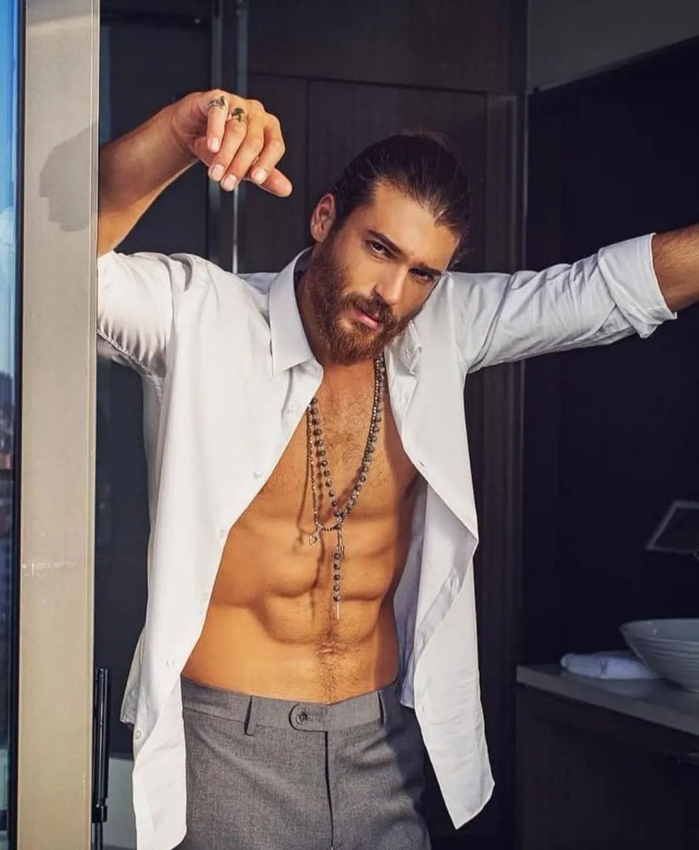 Feliz viernes con el guapazo turco Can Yaman 🔥