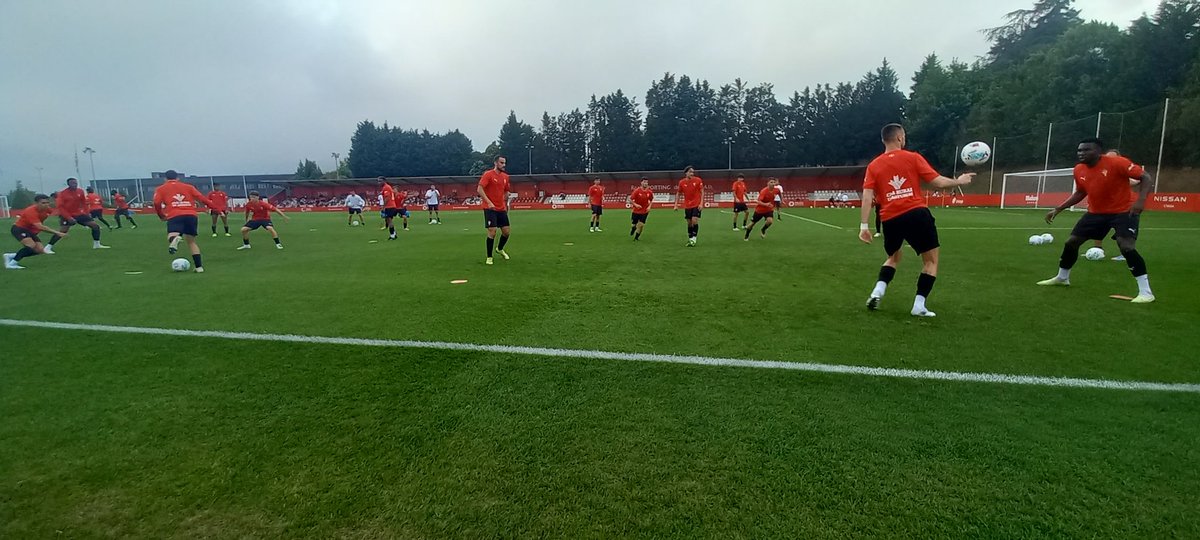 El #Sporting confía en anunciar hoy (primer día de entrenamientos) los fichajes de Juan Córdoba y Pablo Vázquez. 
El colombiano llegó ayer y se somete ahora a los reconocimientos médicos y el central ya se encuentra en Gijón tras cerrar el acuerdo de traspaso con el Deportivo