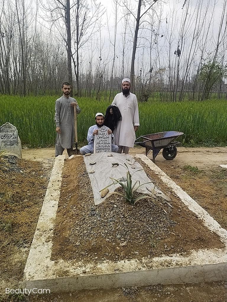 اج میری امی کو بچھڑے ہوئے
 3 سال پورے ہو گئے اللہ پاک میری امی کو جنت الفردوس میں اعلی مقام عطا فرمائے آمین یا رب العالمین