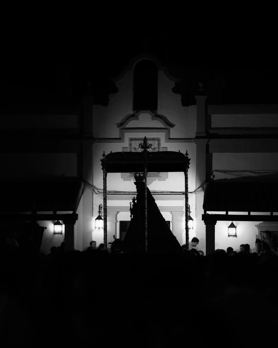 “𝐌𝐚𝐝𝐫𝐞 𝐝𝐞 𝐃𝐢𝐨𝐬
𝐏𝐮𝐞𝐫𝐭𝐚 𝐝𝐞𝐥  𝐂𝐢𝐞𝐥𝐨
𝐏𝐚𝐥𝐨𝐦𝐚 𝐝𝐞 𝐥𝐚 𝐆𝐫𝐚𝐜𝐢𝐚
𝐥𝐚 𝐕𝐢𝐫𝐠𝐞𝐧 𝐝𝐞𝐥 𝐑𝐨𝐜í𝐨
𝐑𝐨𝐜𝐢𝐨
𝐲𝐚 𝐞𝐬𝐭𝐚 𝐞𝐧 𝐦𝐢 𝐂𝐚𝐬𝐚”.

𝐒𝐚𝐥𝐮𝐝

𝟐𝐕𝐑!

¡𝐕𝐢𝐯𝐚 𝐥𝐚 𝐕𝐢𝐫𝐠𝐞𝐧 𝐝𝐞𝐥 𝐑𝐨𝐜í𝐨!

𝐁𝐮𝐞𝐧𝐨𝐬 𝐝𝐢𝐚𝐬