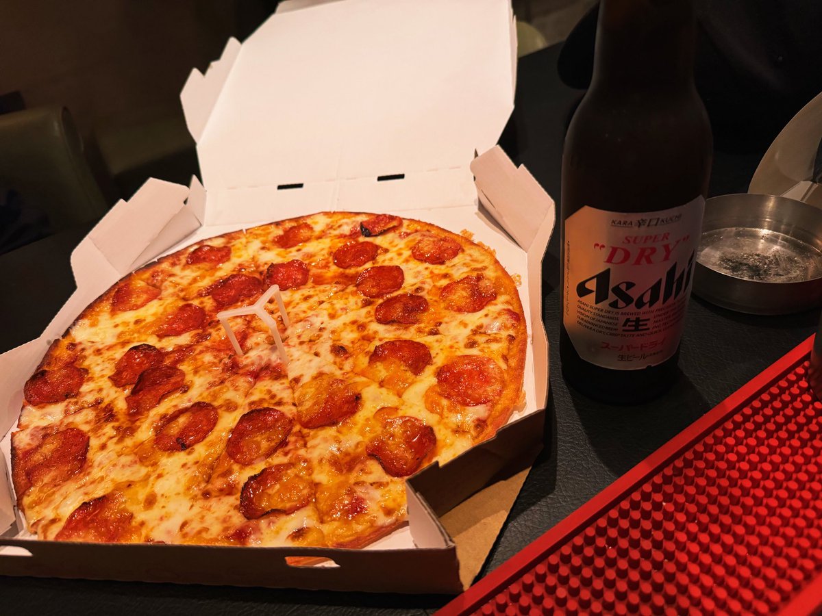 【BAR大阪喫茶部】

BAR大阪喫茶部は
フード持ち込み
フードデリバリー可能店です

ピザを頼んで
冷えたビールを呑みながら
煙草を吸う
そんな最高も可能です🍻

大阪市北区は雷が鳴って雨模様

店内、ドリンク
キンキンに冷やして
お待ちしてます

2025年07月11(金)
BAR大阪喫茶部
19:00〜25:00 OPEN!