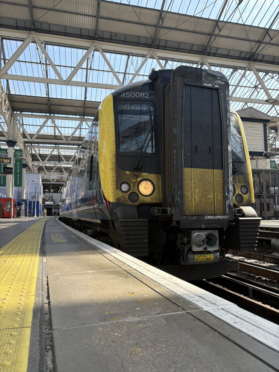 Break over and what better thing to do on a nice, sunny day than to have a ride down to Alton. 450082 is all alone on this one as we work 1A25.