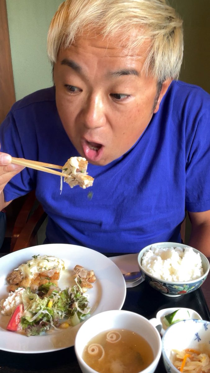 tworice_dai's tweet image. 古民家カフェ「ヴェッセル」
日替わりランチ
【チキンのオーブン焼き オニオンバターソース】
美味しかったぁ〜お店の雰囲気も良かった🤓
#香南市野市