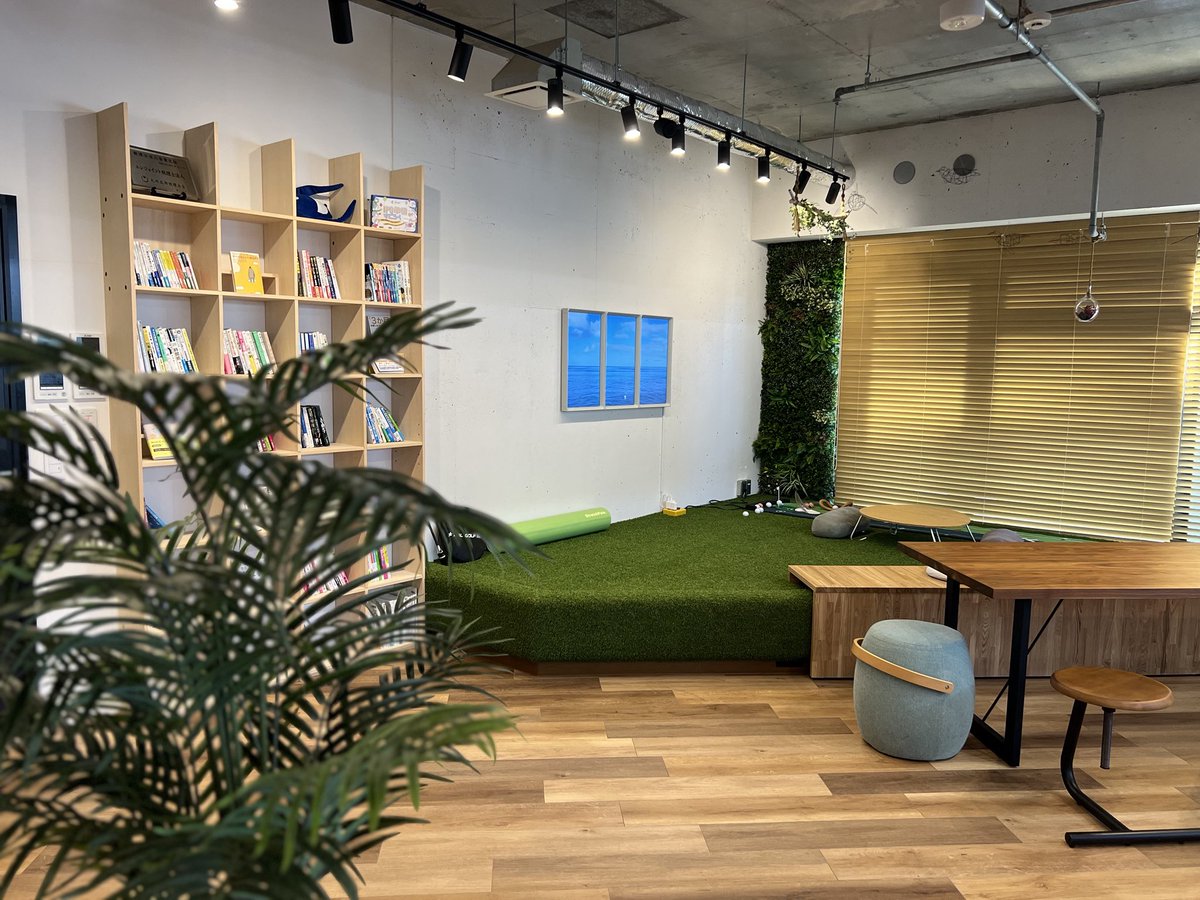 enjointgroup's tweet image. 冬は焚き火、春は桜、そしてつい最近まで紫陽花が満開だった窓からの眺め。
夏が来たので、オーシャンビューになりました🏄🏝️
#atmoph
#アトモフ
@atmophjp