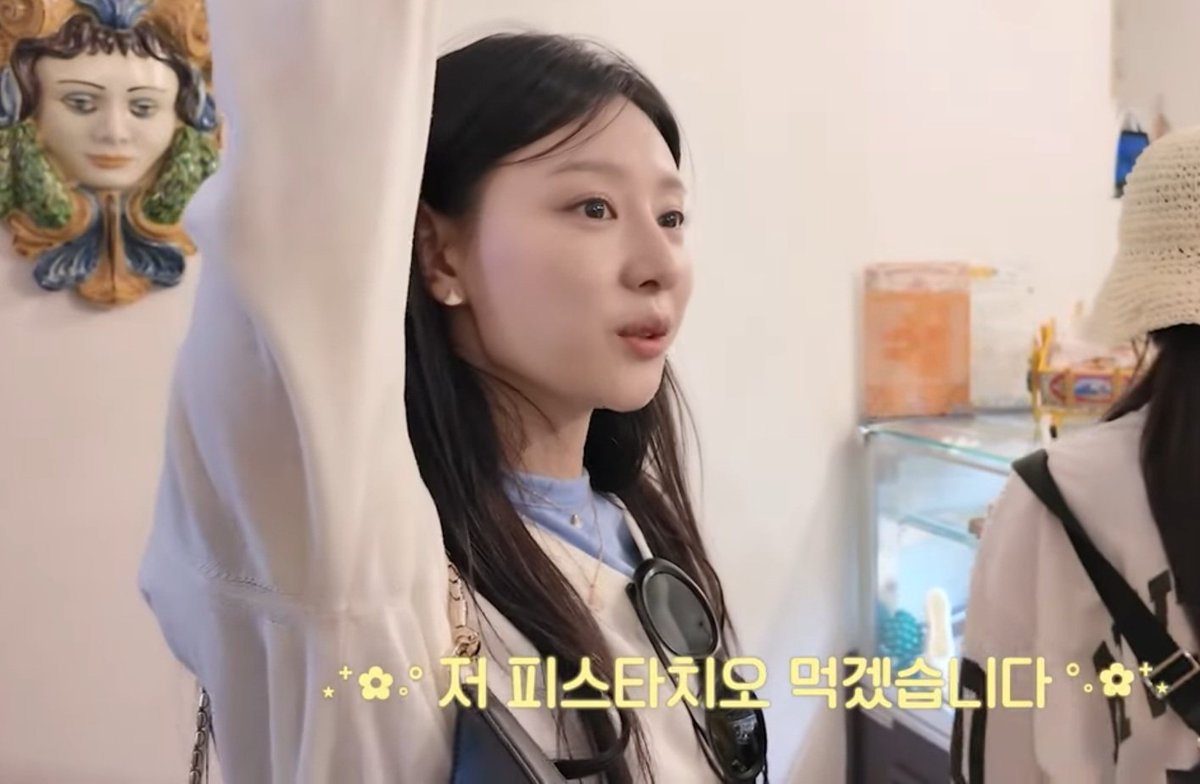 ryeorama's tweet photo. staff: who wants pistachio? 
jiwon: i want pistachio 😋

Now i'm craving pistachio gelato 🤤 https://t.co/Swjo26H83R