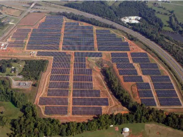KasiCrime's tweet photo. @ZukilepL @SizweDhlomo Apple owns about 10 data centres and solar farms, their total area size is more than 1km2, the size similar to Hillbrow https://t.co/iUnVSHbyci