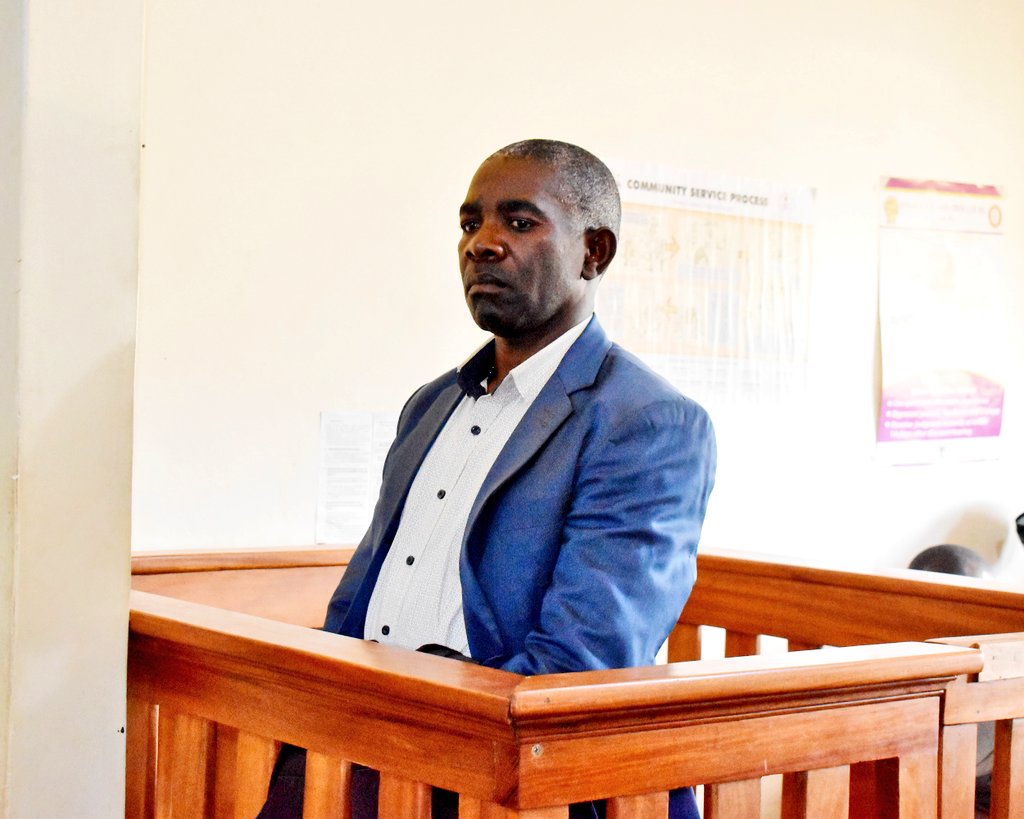 AntiGraft_SH's tweet image. GOMBA DISTRICT SERVICE COMMISSION MEMBERS & INSPECTOR OF SCHOOLS, CHARGED WITH EXTORTION AND SOLICITING BRIBES FOR JOBS!
@AntiGraft_SH together with @CID1_UG @ODPPUGANDA have this morning arraigned, 3 Senior District officials in Gomba District, including;
1. Mugerwa John…