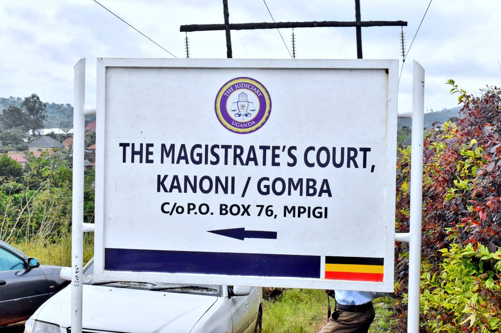 AntiGraft_SH's tweet image. GOMBA DISTRICT SERVICE COMMISSION MEMBERS & INSPECTOR OF SCHOOLS, CHARGED WITH EXTORTION AND SOLICITING BRIBES FOR JOBS!
@AntiGraft_SH together with @CID1_UG @ODPPUGANDA have this morning arraigned, 3 Senior District officials in Gomba District, including;
1. Mugerwa John…