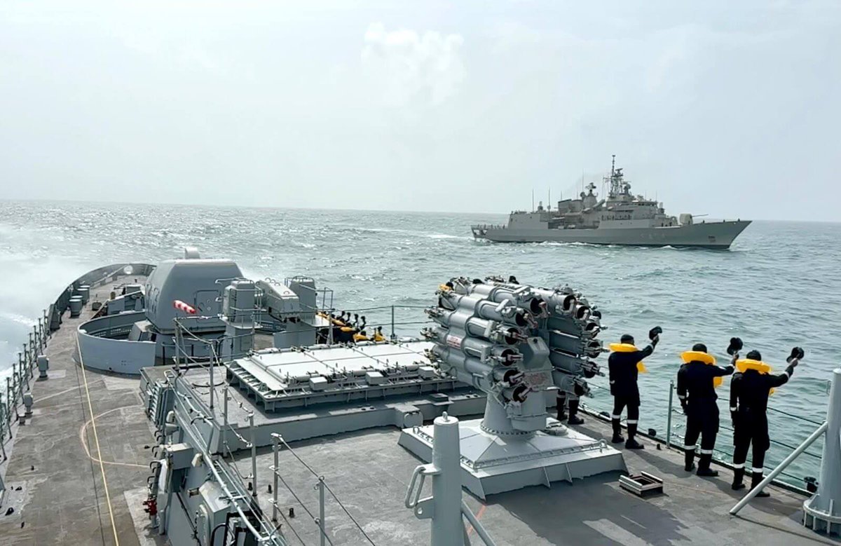NavyGR's tweet image. 🇬🇷🤝🇮🇳⚓️
🌊 Συνεκπαίδευση PASSEX (Passing Exercise)
ΦΓ ΨΑΡΑ F-454🇬🇷 με
INS TARKASH F-50🇮🇳
την Πέμπτη 10/07.
@indiannavy
🔗hellenicnavy.gr/synekpaidefsi-…
#HellenicNavy #IndianNavy #Passex
#MaritimeCooperation
#BridgesOfFriendship