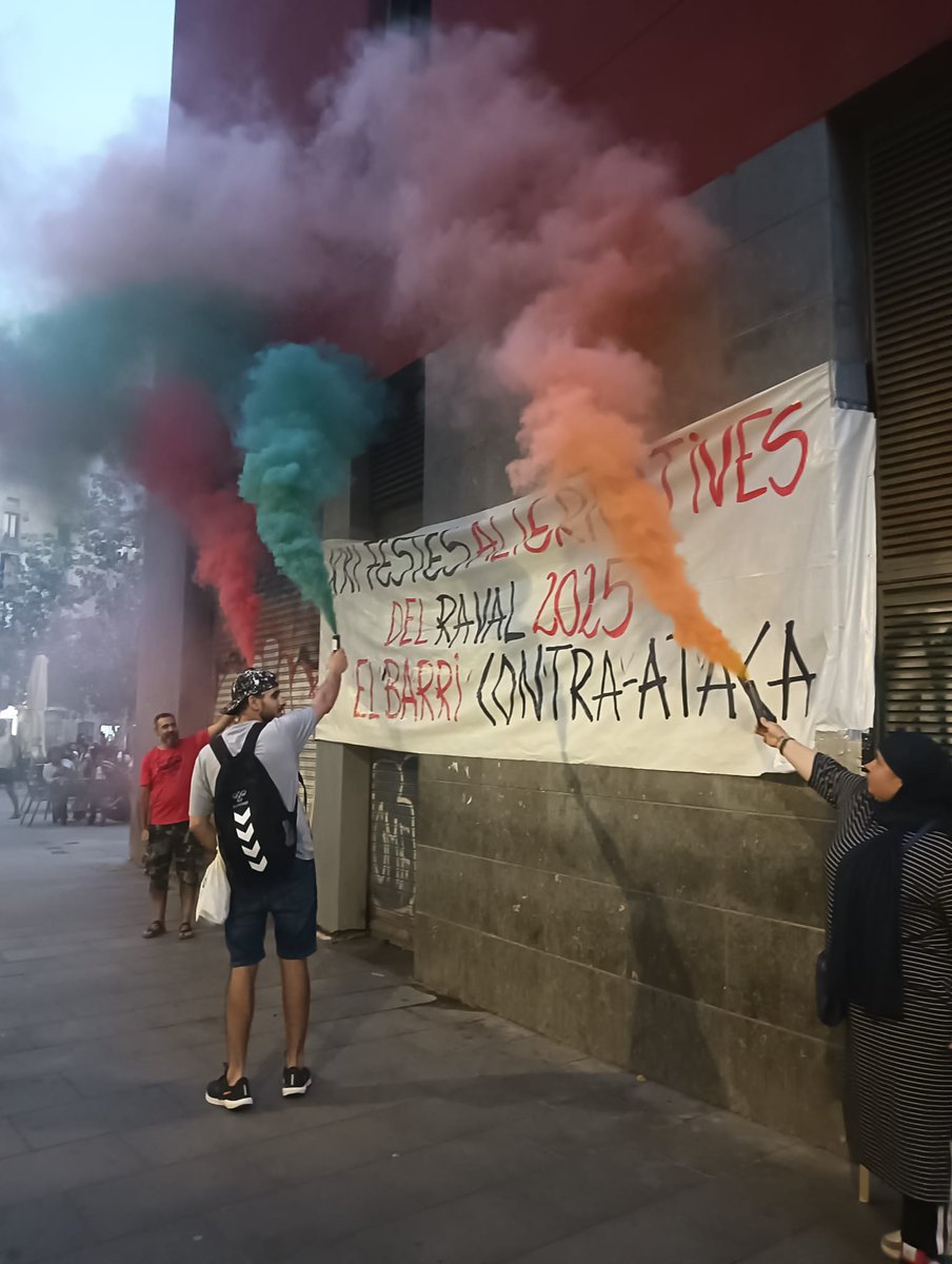 PutasLibRaval's tweet photo. #FiestaMayorRAVAL cómo lo celebramos en #Robadors
🖤Gracias @el_lokal siempre al lado de lxs vecinxs organizadxs
Gloria y honor para @RayaTena
🗣PREGONERA DE LA FIESTA MAYOR INSTITUCIONAL 💥💪🏾
💯Y, A TODES LXS VECINXS ORGANIZADXS, COMERCIANTES, ENTIDADES 👏🏾
💥💪🏾🔥⚡️✨️✨️ https://t.co/H9ez5WlR51