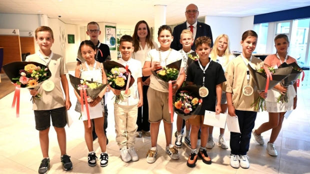 VVD en PvdA wensen de kinderraad en kinderburgemeester veel succes! -  weekbladdebrug.nl/l/27915