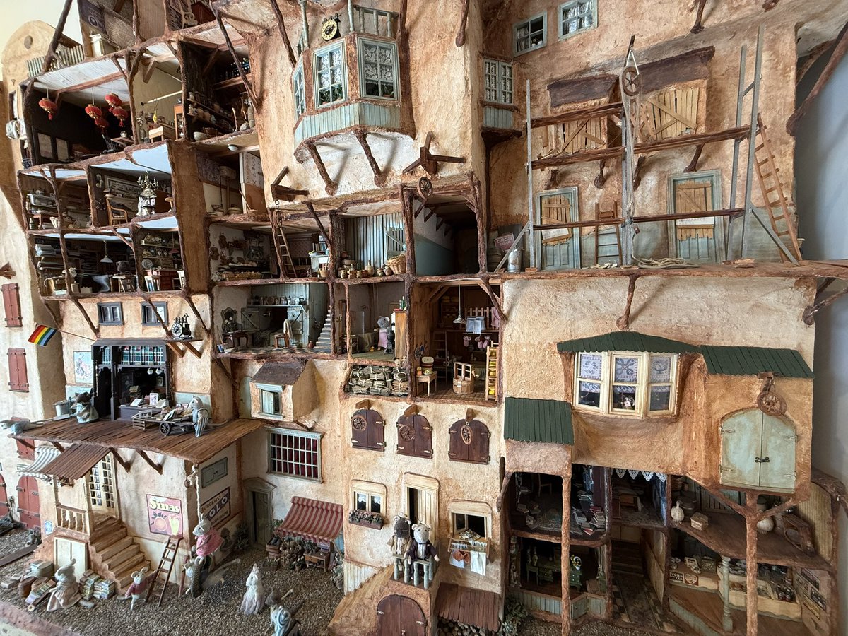 rickygervais's tweet image. 🎵 I saw a mouse…Where?
At The Muizenhuis #Amsterdam