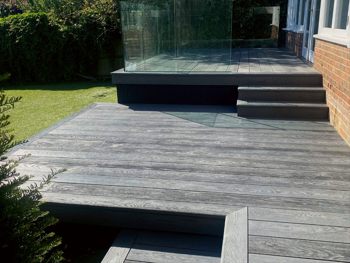 GDTurf's tweet image. 💫 Sleek. Sophisticated. Seamless. 💫

#Millboard #DeckingDesign #GardenLuxury #GeorgeDaviesTurf  #CompositeDecking #TheLandscapersChoice