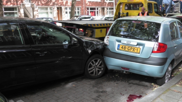 Autobotsing Rochussenstraat veroorzaakt ook schade aan geparkeerde auto's -  dehavenloods.nl/l/59488