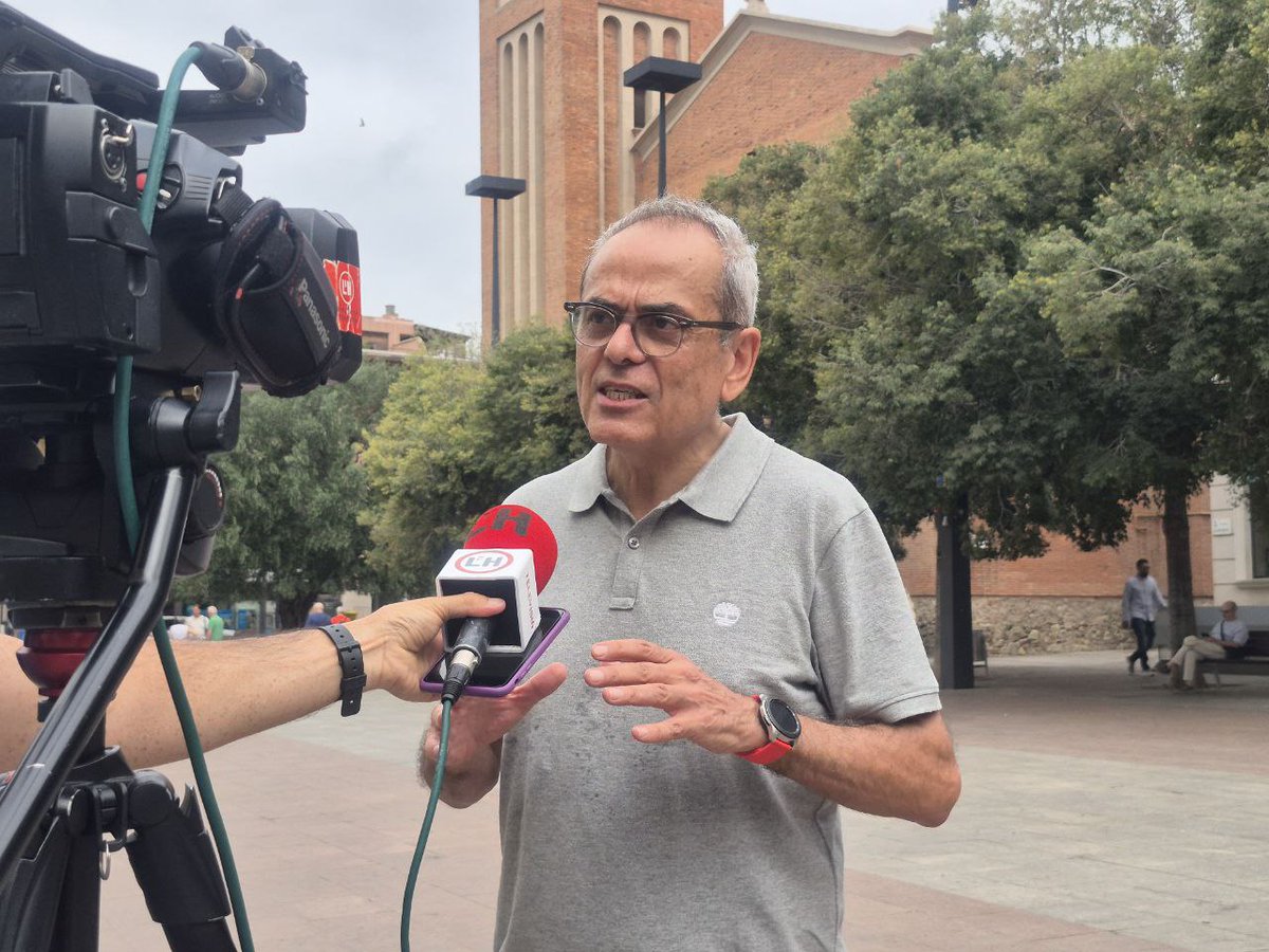 Esquerra Republicana de l'Hospitalet (@esquerralh) on Twitter photo ‼️𝗘𝗫𝗜𝗚𝗜𝗠 𝗦𝗢𝗟𝗨𝗖𝗜𝗢𝗡𝗦 𝗜𝗠𝗠𝗘𝗗𝗜𝗔𝗧𝗘𝗦 𝗔𝗟 𝗦𝗘𝗥𝗩𝗘𝗜 𝗗𝗘 𝗕𝗨𝗦
🗣️<a href="/jaumegraells/">Jaume Graells</a>: “Necessitem actuar ja, s’està posant en risc ⚠️ a treballadors i persones usuàries. Ens cal lideratge, però tenim un alcalde dòcil i absent”.
Més info📲esquerralh.cat/solucions-imme… ‼️𝗘𝗫𝗜𝗚𝗜𝗠 𝗦𝗢𝗟𝗨𝗖𝗜𝗢𝗡𝗦 𝗜𝗠𝗠𝗘𝗗𝗜𝗔𝗧𝗘𝗦 𝗔𝗟 𝗦𝗘𝗥𝗩𝗘𝗜 𝗗𝗘 𝗕𝗨𝗦
🗣️<a href="/jaumegraells/">Jaume Graells</a>: “Necessitem actuar ja, s’està posant en risc ⚠️ a treballadors i persones usuàries. Ens cal lideratge, però tenim un alcalde dòcil i absent”.
Més info📲esquerralh.cat/solucions-imme…