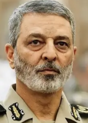 Kavehkhan's tweet photo. #Iran.#Teheran. Le général des #Pasdaran, commandant en chef de toutes les forces armées du régime des mollahs, #Abdolrahim_Mousavi aurait été tué avec 3 autres personnes hier à 16h05 heure locale dans l'#explosion d'un appartement d'un des tours #Chitgar, complexe qui appartient pouvoir judiciaire du régime.
Il pourrait s'agir d'une frappe d'un #drone d'#Israel qui aurait été déployé grâce à la #5eColonne des Pasdaran #rebelles (https://t.co/ybpLgyOm3d) ou bien s'agir d'une action directe de ces derniers.
Le régime nie la disparition de #Mousavi et attribue l'explosion à une #fuite de #gaz. Mais cependant, ce milicien n'est pas apparu à la télévision pour prouver qu'il était en vie !