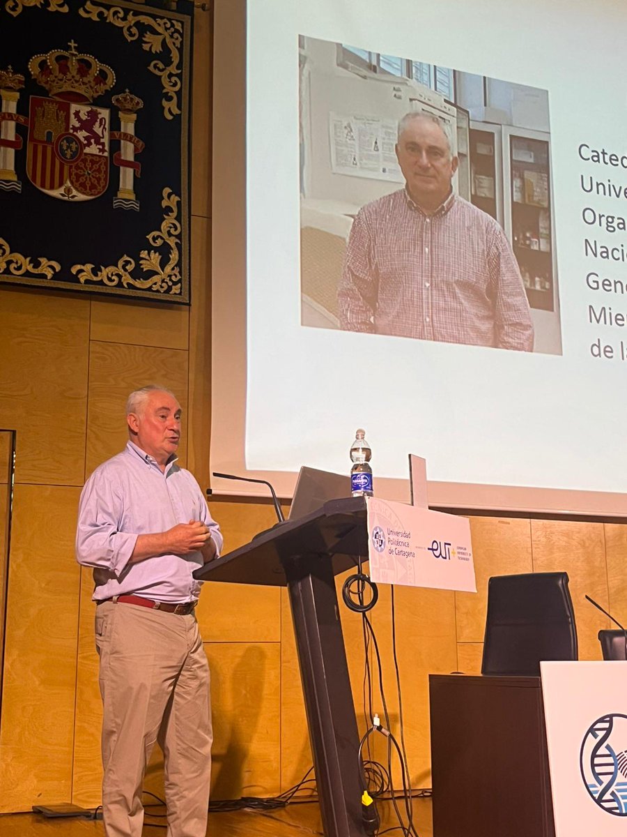 Se hace entrega también del premio #sociodistinguido a Don Rafael Lozano, organizador de los cursos Nacionales de Mejora Genética de Plantas y anterior miembro de la Junta Directiva

#SEG2025