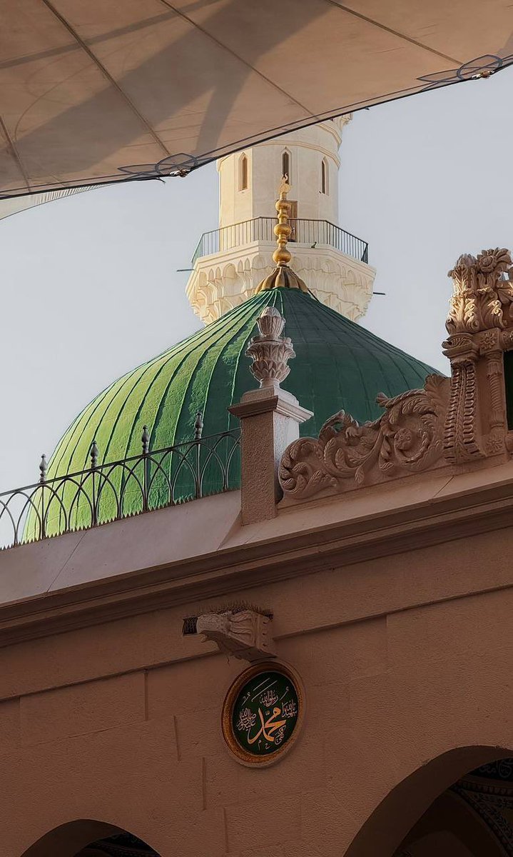 اللهمَّ صلِّ على محمَّد وعلى آل محمَّد، كما صليتَ على إبراهيم وعلى آل إبراهيم، إنَّك حميدٌ مجيد. اللهمَّ بارِك على محمد وعلى آل محمَّد، كما باركتَ على إبراهيم وعلى آل إبراهيم، إنَّك حميدٌ مجيد.