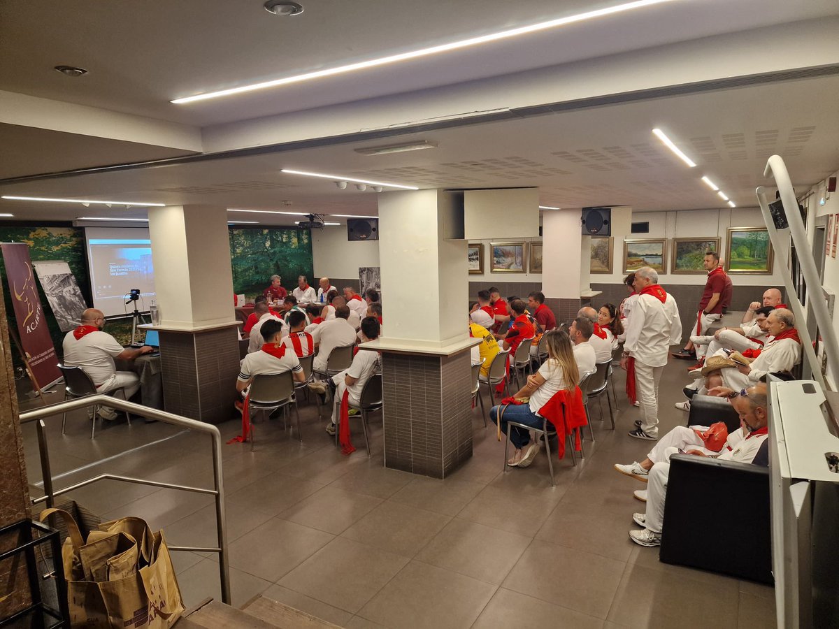 5 encierro de San Fermín 2025 con toros de Jandilla y nuestro coloquio ha sido un éxito con la presencia de Borja Domecq y de un corredor que lleva 50 años en el encierro de Pamplona, el gran Miguel Ángel Eguíluz!!! Seguimos!! <a href="/Jandilla1951/">Jandilla</a>  <a href="/TeoLazaro/">Teo Lazaro</a>