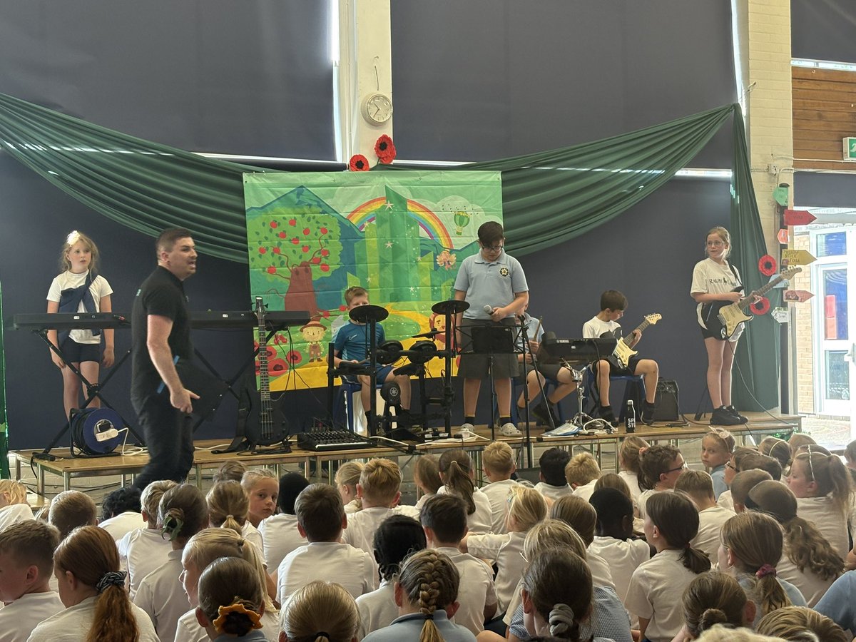 StPetersSD's tweet image. Our final band paying a tribute to a certain Manchester band playing at Heaton Park this weekend! #DontLookBackInAnger #NOasis