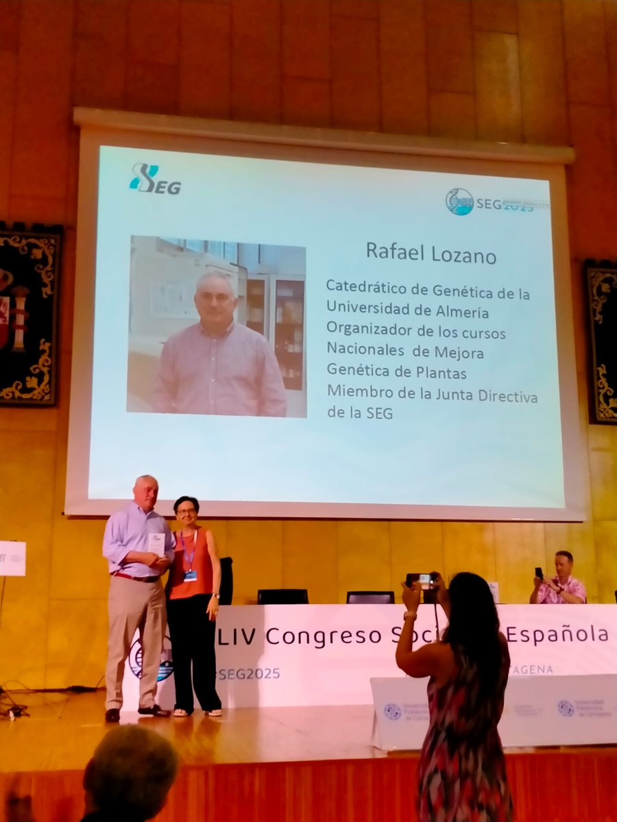Héctor Candela (@candela_lab) on Twitter photo La Sociedad Española de Genética <a href="/segenetica/">@SEGenetica</a> ha otorgado hoy sus premios a los socios distinguidos a los profesores María Rosa Ponce <a href="/UniversidadMH/">UMH</a> y Rafael Lozano <a href="/ualmeria/">Universidad de Almería</a> La Sociedad Española de Genética <a href="/segenetica/">@SEGenetica</a> ha otorgado hoy sus premios a los socios distinguidos a los profesores María Rosa Ponce <a href="/UniversidadMH/">UMH</a> y Rafael Lozano <a href="/ualmeria/">Universidad de Almería</a>