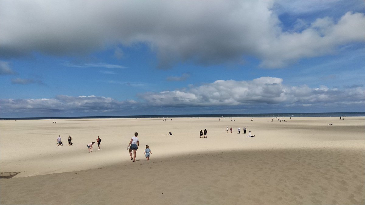 RavenMus1c's tweet image. Having a wonderful vacation in the sea with lots of beer and cheese. 😄
#netherlands #sea #ijsselmeer #beer #vacation #cheese
