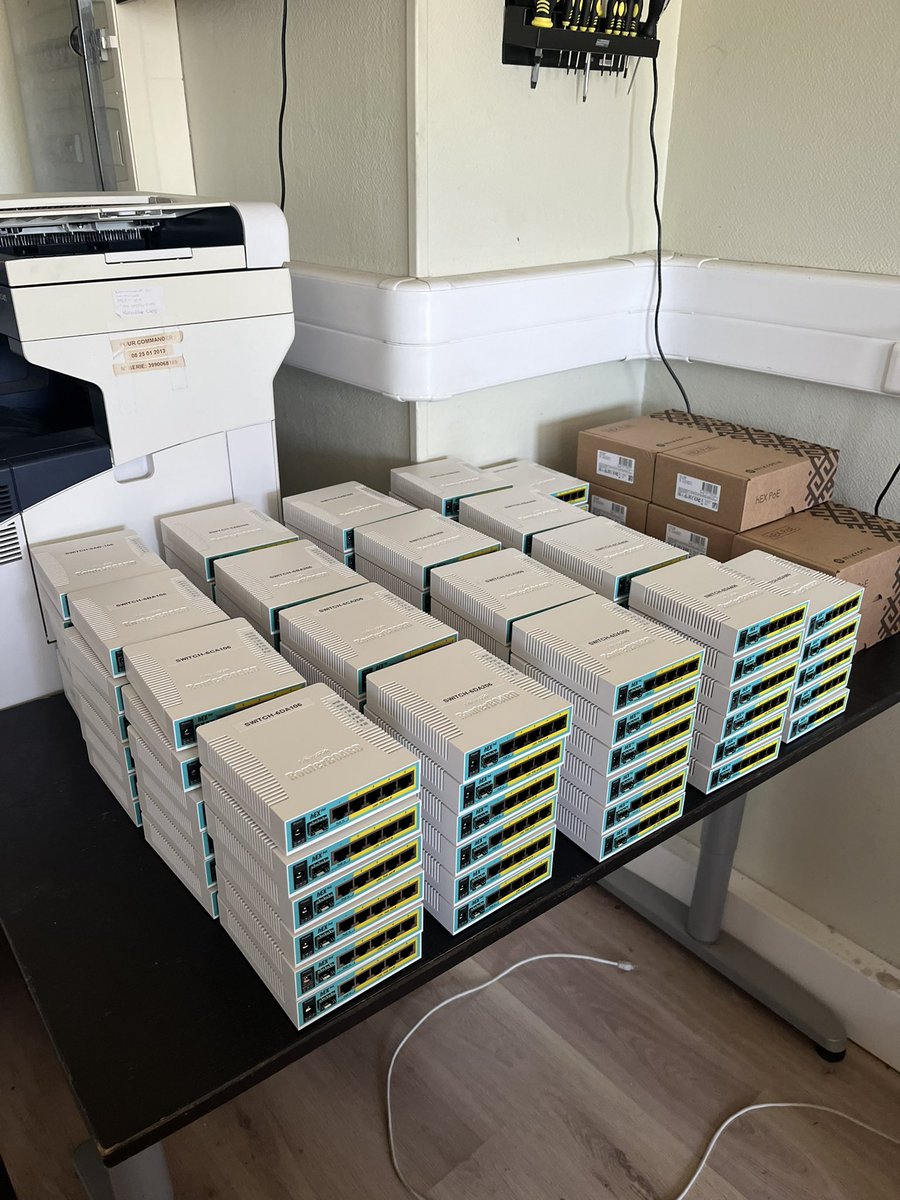 La semaine prochaine, nous installons l’Ethernet dans la résidence 6, la dernière de Césal qui n’en bénéficiait pas encore. Près de 500 résidents supplémentaires auront ainsi accès à une connexion de 1 Gbit/s. 

Ce déploiement conclut un projet d’un an mené par nos équipes.