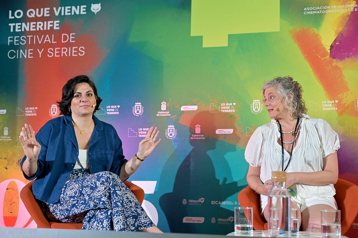 🐺 Así ha sido la mesa redonda sobre las mujeres al frente de la dirección de festivales en #LQV25 en Tenerife.

Sara Mansanet, directora de la Mostra de Valencia; y Gabriela Martí, directora de Rizoma Festival.