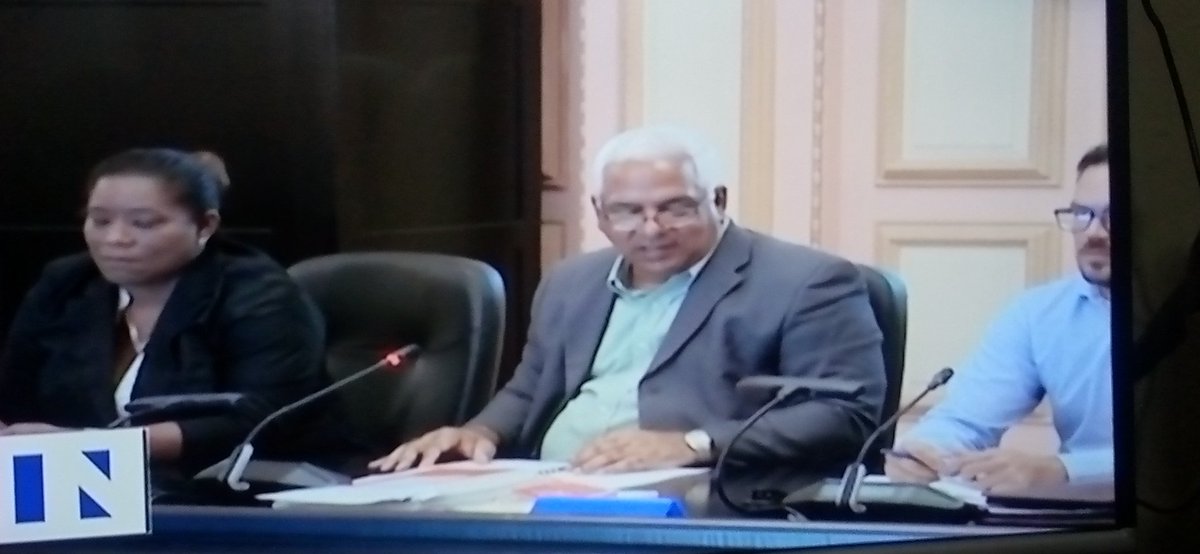 #PoderPopular el Presidente de la Asamblea Nacional Esteban Lazo Hernández debate con el Consejo de Estado los proyectos de Leyes #IslaDeLaJuventud <a href="/SentirPinero/">CubanaPinera</a> <a href="/amppij/">AMPPIJ</a> #NiUnTanticoAsí