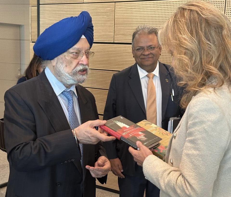 Generations of Indians have grown up reading about India’s history, mythology, culture and civilisational values from the iconic Amar Chitra Katha. 
Delighted to present Icelandic translation of these illustrated books about father of the nation Mahatma Gandhi Ji, the Indian epic