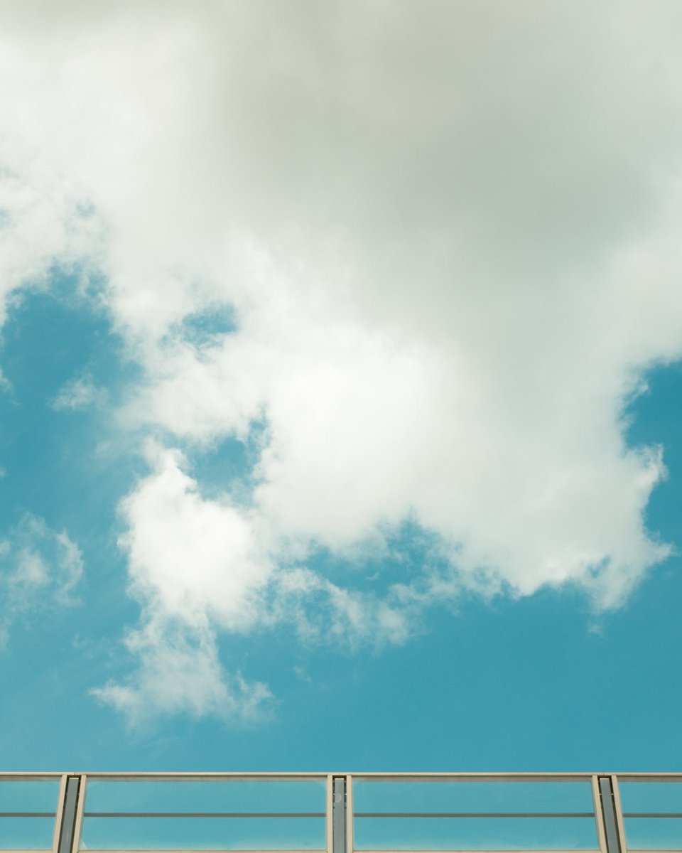 koo_97_pic's tweet image. sky blue.