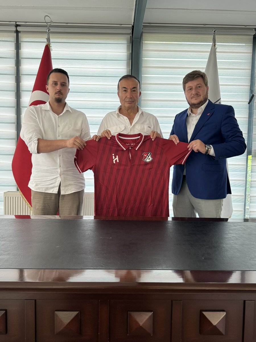 Kuzey Makedonya’nın başkenti Üsküp’te faaliyet gösteren 1911 yılında kurulan köklü bir futbol kulübü olan Üsküp FK Kulüp Başkanı Sayın Şahin Amit Büyükşehir Belediyesi Ankaraspor Kulübümüzü ziyaret ederek Başkan Yardımcımız Sayın Mehmet Atak ile amatör branşlar ve altyapı