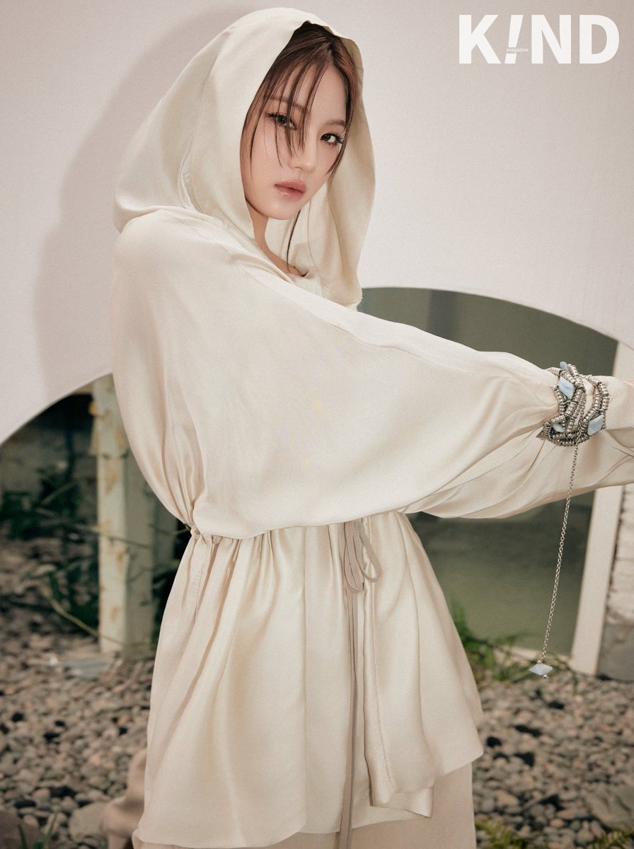 ISASLOOK's tweet photo. the queen

#STAYC #ISA #아이사 #스테이씨 https://t.co/3V0TXiMXsh