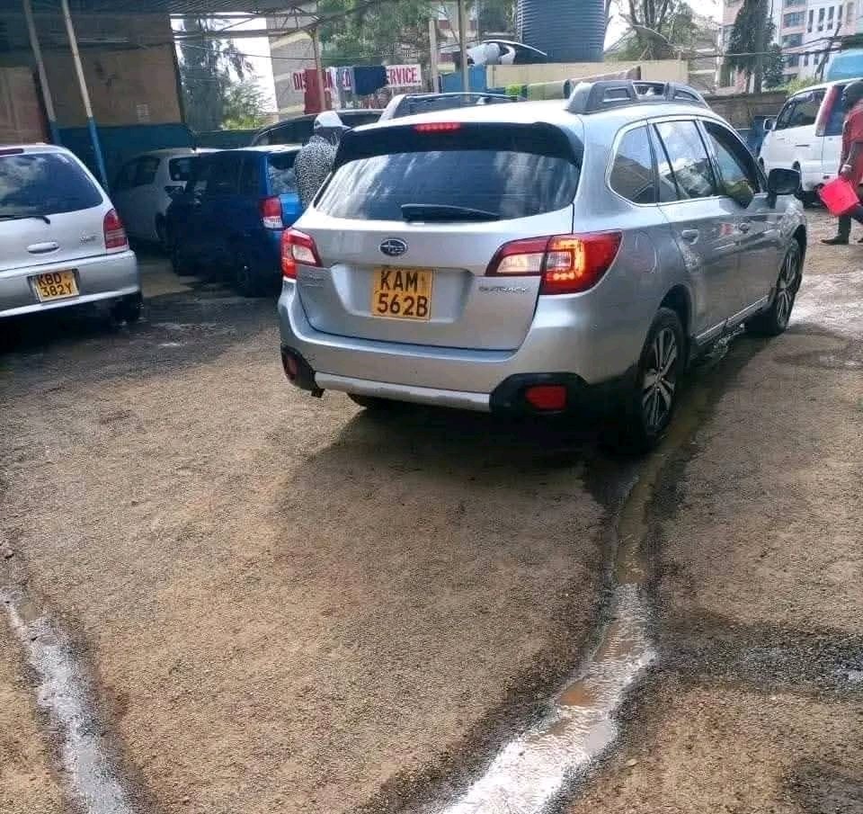 I admire how people maintain their vehicles out here, imagine hii ni KAM 😃😃