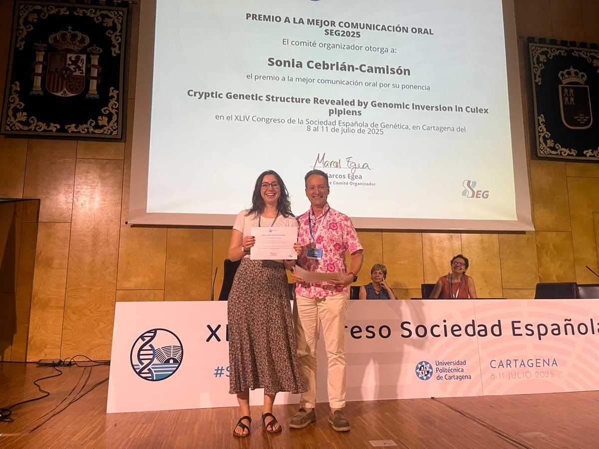 segenetica's tweet photo. Entrega ahora el organizador del congreso, @MarcosEgeaCorti, los premios a las mejores comunicaciones orales y póster. Comenzamos con el premio a la mejor comunicación oral para Sonia Cebrián-Camisón https://t.co/J2lHAsIysq