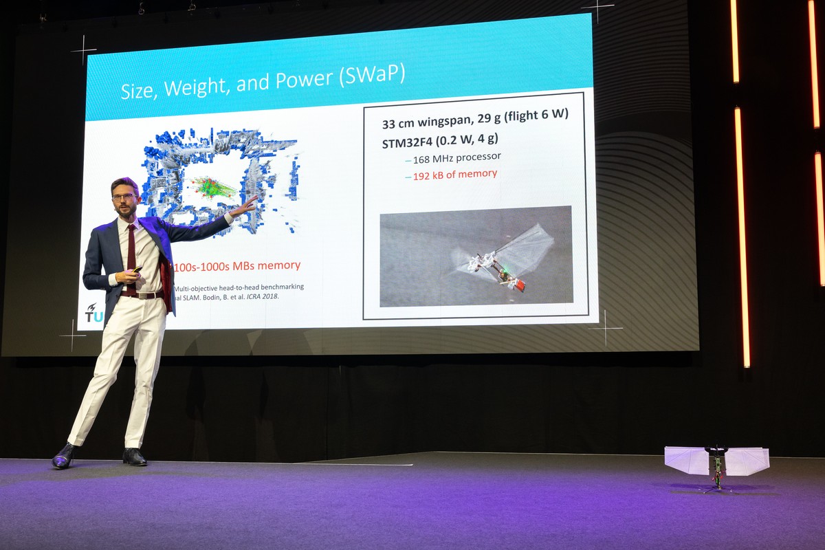 AIforGood's tweet image. Earlier at the #AIforGood Global Summit!
AI takes to the skies, the soil, and beyond at the Frontier Stage today. Here is a summary what happened:
👉 Building the First Living Robots
This visionary talk introduced “living robots,” built from biological cells instead of…