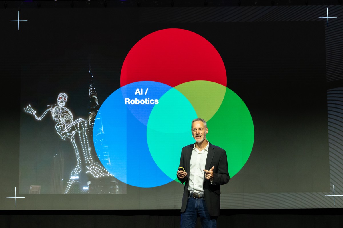 AIforGood's tweet image. Earlier at the #AIforGood Global Summit!
AI takes to the skies, the soil, and beyond at the Frontier Stage today. Here is a summary what happened:
👉 Building the First Living Robots
This visionary talk introduced “living robots,” built from biological cells instead of…