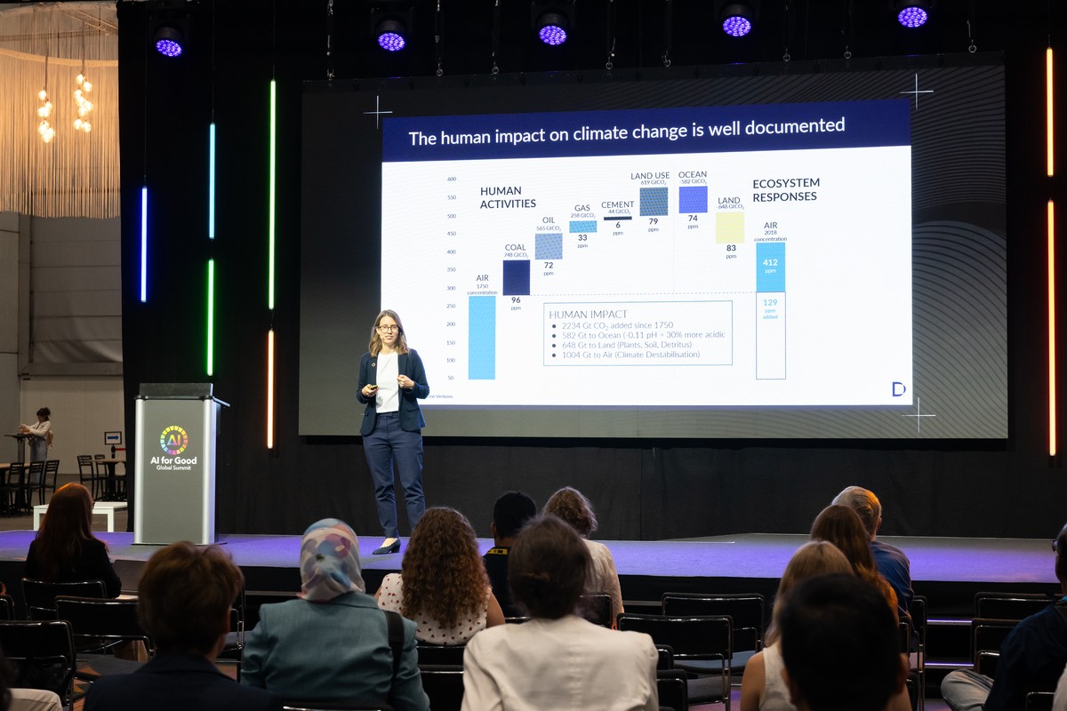 AIforGood's tweet image. Earlier at the #AIforGood Global Summit!
AI takes to the skies, the soil, and beyond at the Frontier Stage today. Here is a summary what happened:
👉 Building the First Living Robots
This visionary talk introduced “living robots,” built from biological cells instead of…