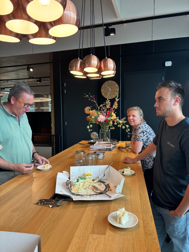 Vandaag verrast met taart van CSZ Zegveld, waar wij trots hoofdsponsor van zijn. Lokale initiatieven als deze steunen we graag.

Meer over CSZ: csz-zegveld.nl

#Bolton #CSZ #Zegveld #SamenWerkenSamenLeven #MaatschappelijkBetrokken #LokaleInitiatieven #Leefbaarheid