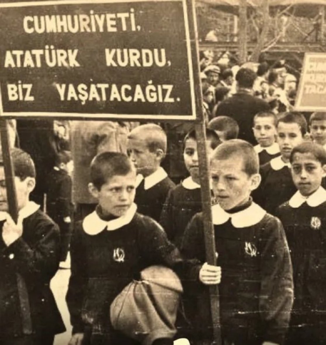 “Cumhuriyeti Atatürk kurdu, biz yaşatacağız!”