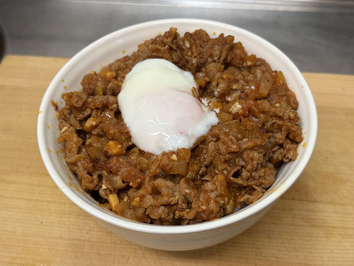 basyauma_com's tweet image. うまトマ牛丼