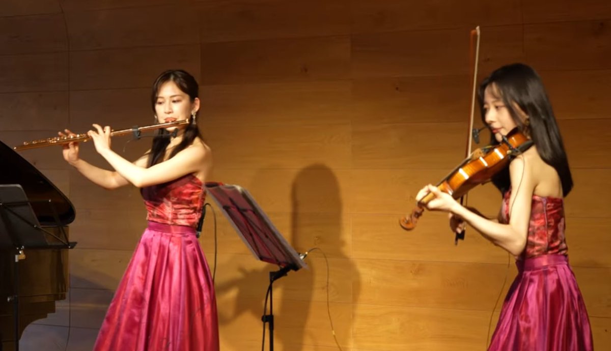 【一発撮り】
大人気 #トリオカルディア の3人が再び🩷🌸🩷 誰もが知る名曲 #ムーンリバー を演奏してくださいました🧚

楽器がまるで歌っているかのような美しい表現から一転、リズミックで踊り出したくなるような展開へ🩷

きっと誰もがわくわくしてしまう🫰

<a href="/triokardia/">トリオ・カルディア</a> 
youtu.be/cCj_T3xzThA?si…