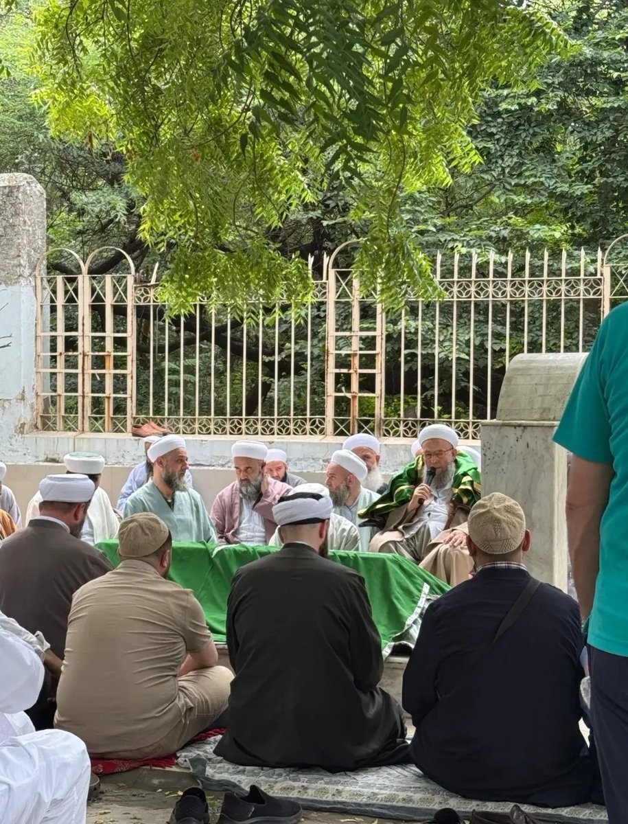 FİKRİ EFENDİ HAZRETLERİ 🌹
HİNDİSTAN ZİYARETİNDEN