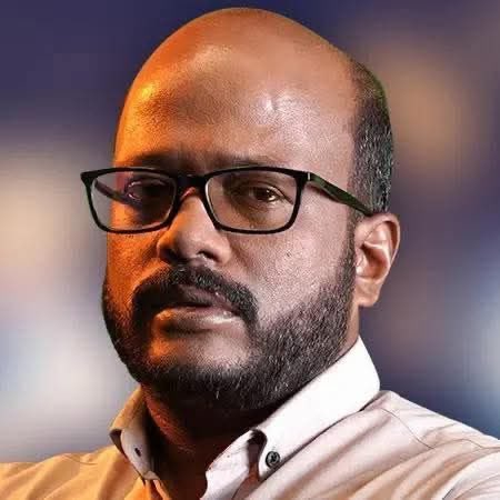 ഇസ്ലാമിക ഭീകരവാദി ആണ് മീഡിയ വൺ മാപ്ര ദാവൂദ് . 

അത് ജനം മനസിലാക്കണം , എന്നിട്ട് വേണം ഇവനെ ഇനി വിലയിരുത്താൻ , ഏതു വിഷയവും വർഗീയമാക്കാൻ കഴിയുന്ന വ്യക്തി ആണ് ഇ ഭീകരൻ .!!