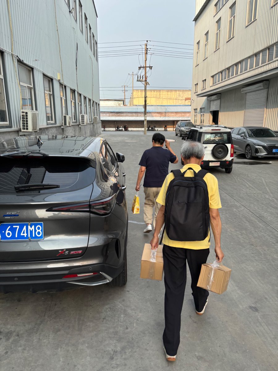 コロナあけ初めての
中国でのお仕事をしていますが

お料理のパッケージも個別梱包ですし、街中にも至る所に警察官がいるため街並みもきれいに劇的に改善されていました。

2日目のミッション終了しました。