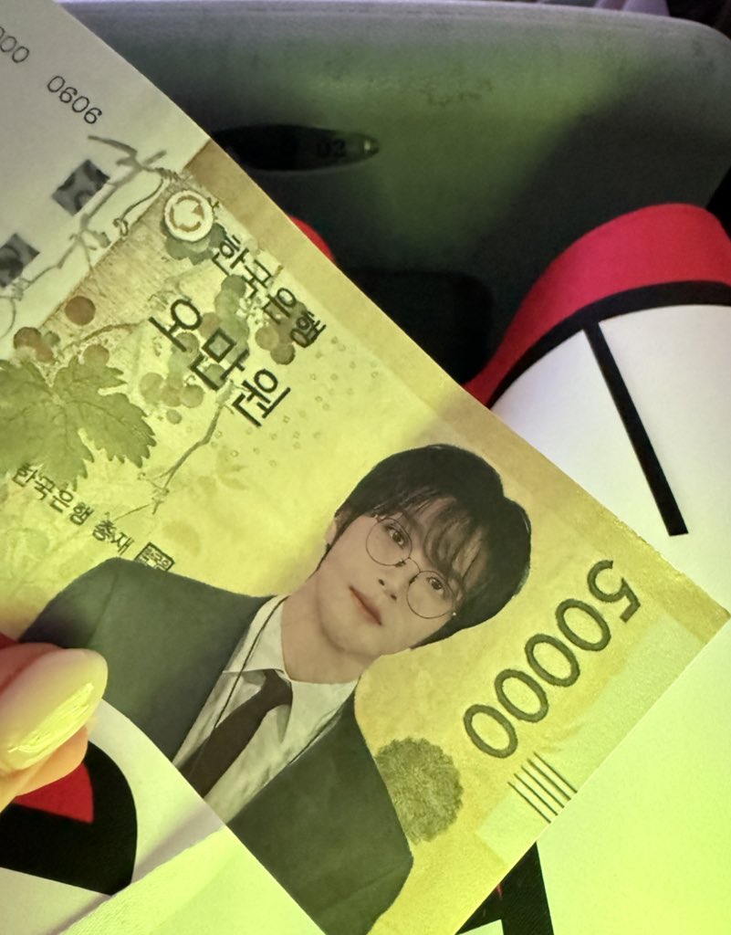 chanstxr's tweet image. 해찬오마넌을 받았어요...부자가 된 느낌