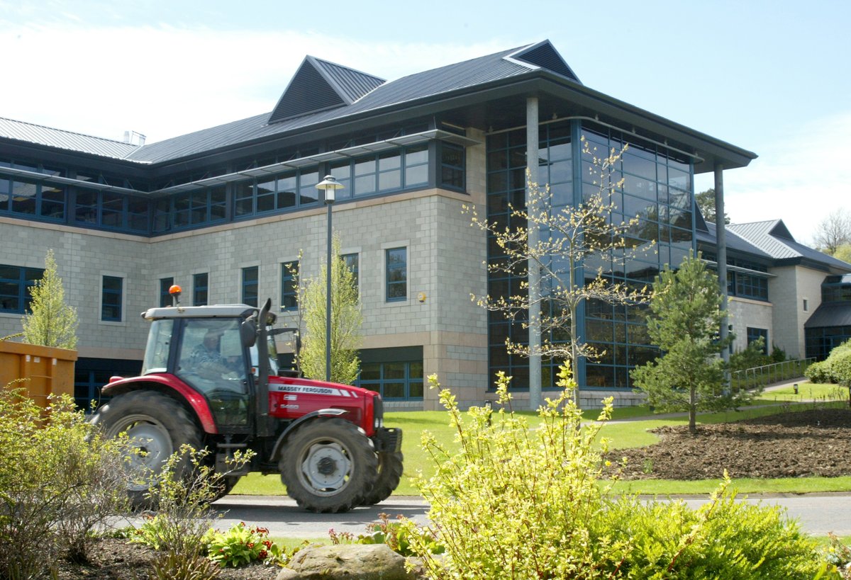 MoredunComms's tweet image. Pls RT - We are recruiting a new manager for our Viral Surveillance Unit (VSU).
Must hold a Degree in Veterinary Medicine along with Membership of the RCVS.
moredun.org.uk/careers/viral-…
Salary: £59,622 - £69,921 per annum
Closing Date: 22nd July 25
