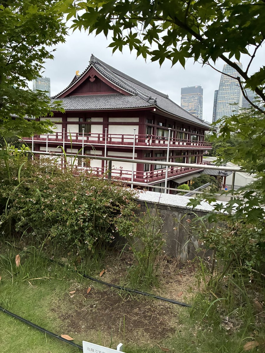 _cazuma's tweet photo. 増上寺、PM20時半まで貸切
鬼滅の刃のイベントあるなんてさっきまで知らなかった。
バックムーンとりに来ただけだったのに https://t.co/4xIOzOCh7z